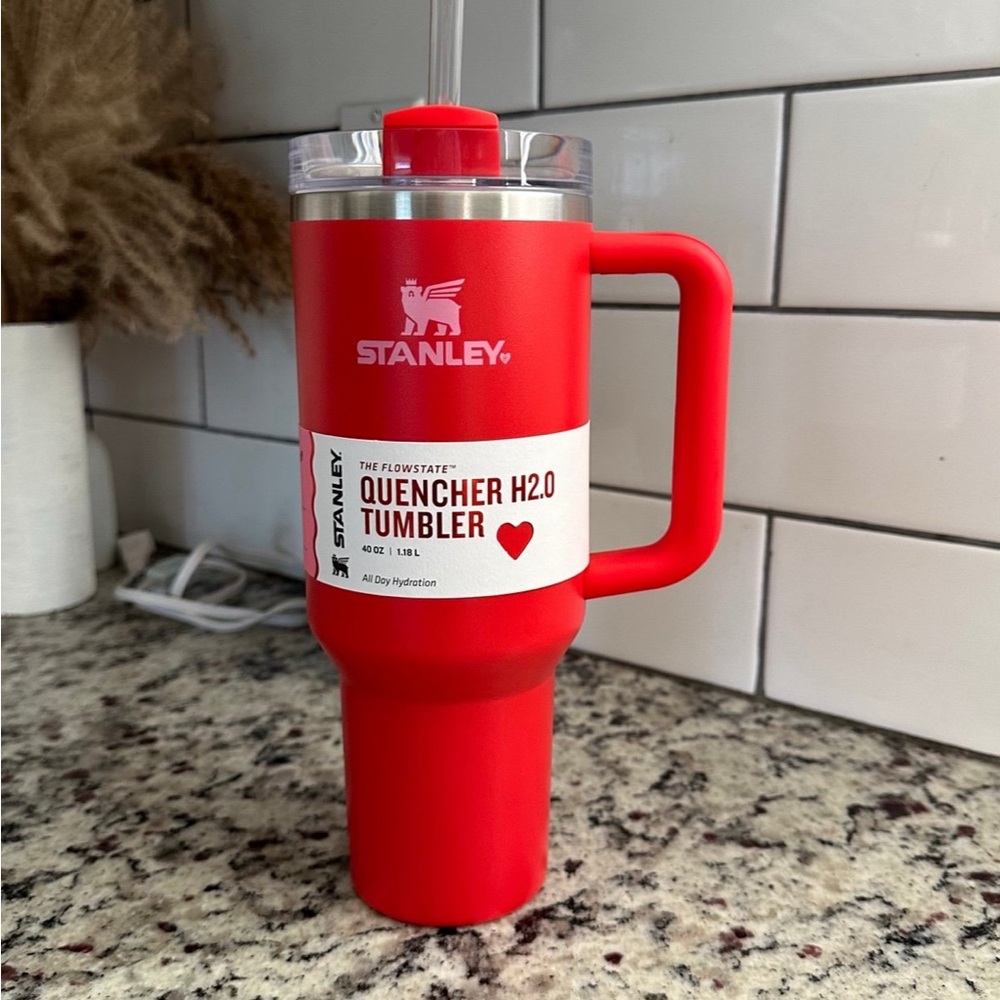 Stanley 40 oz Target Exclusive Quencher H2.0 Valentines Red Limited Edition NIB - Picture 11 of 16